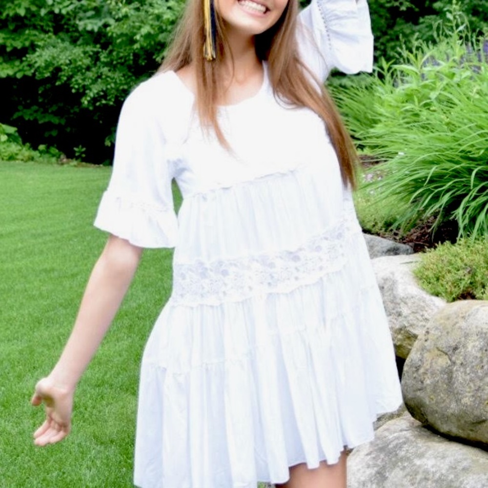 White Altar’d state short sleeve dress